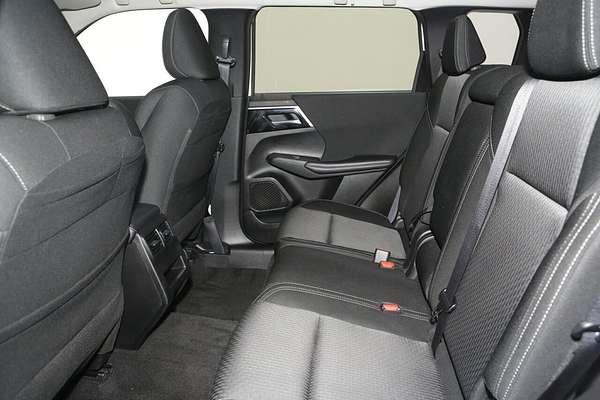 2024 Mitsubishi Outlander LS ZM