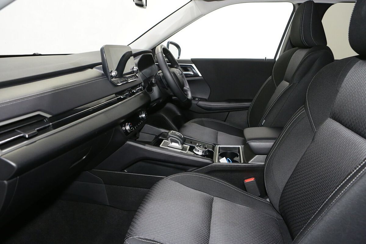 2024 Mitsubishi Outlander LS ZM