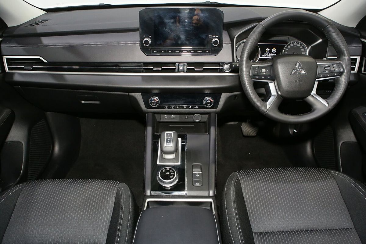 2024 Mitsubishi Outlander LS ZM