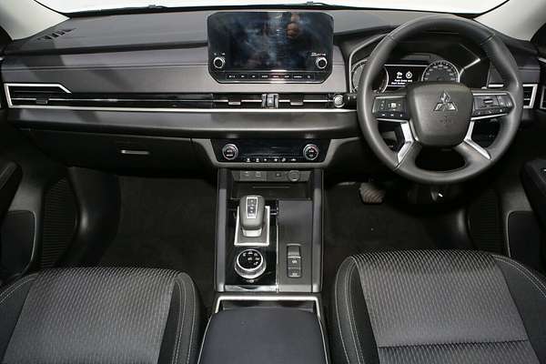 2024 Mitsubishi Outlander LS ZM