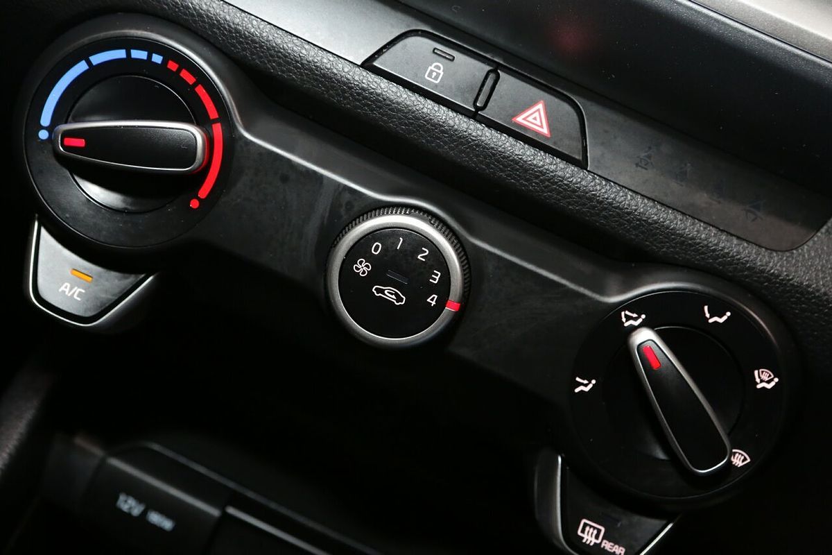 2024 Kia Stonic S YB