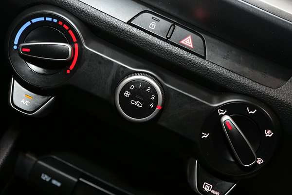 2024 Kia Stonic S YB