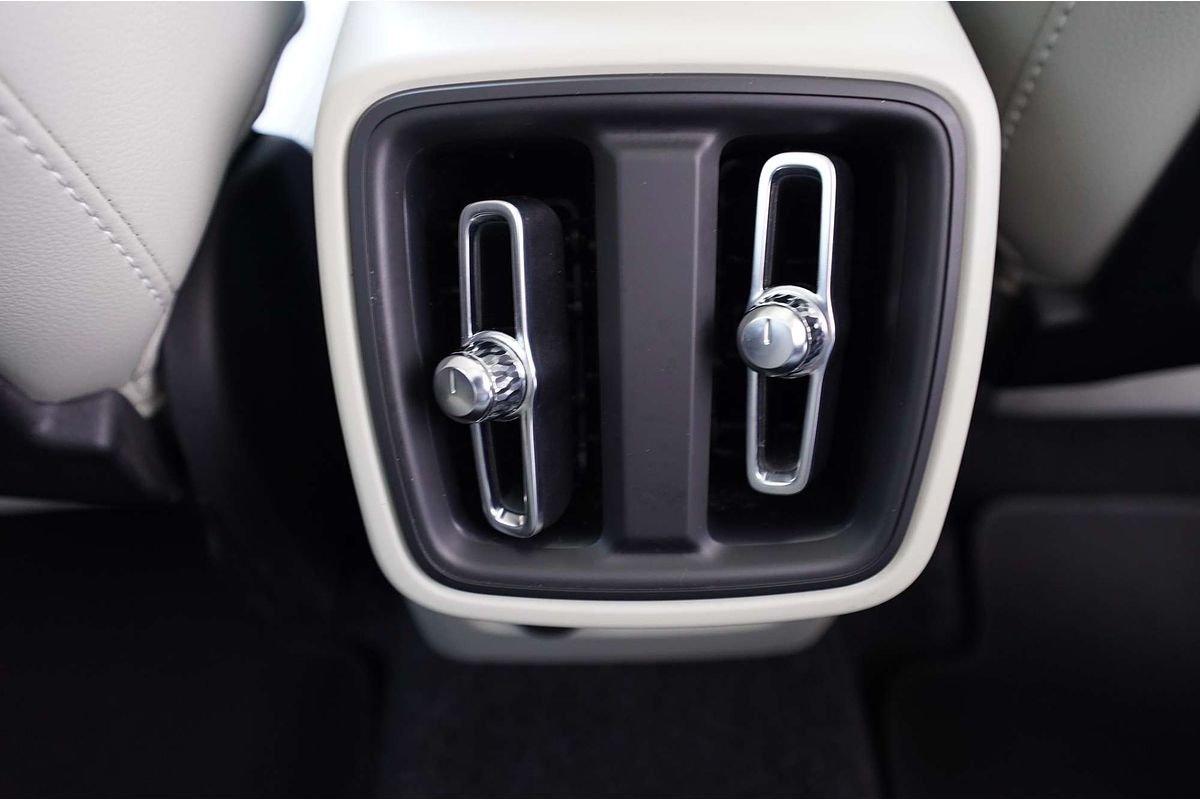 2022 Volvo XC40 XC40 T4 INSCRIPTION (AWD) 536AK830