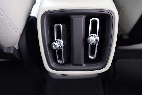 2022 Volvo XC40 XC40 T4 INSCRIPTION (AWD) 536AK830