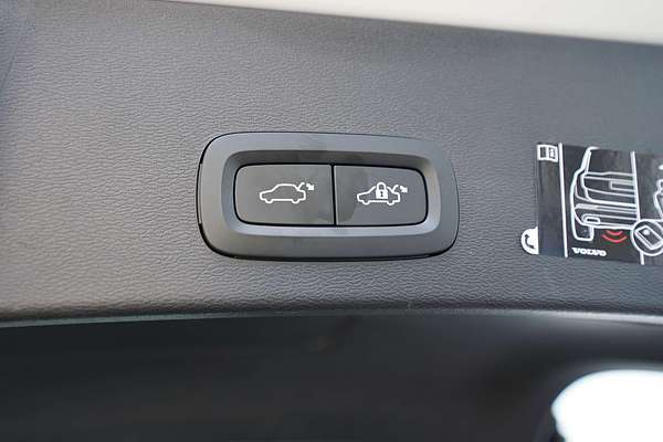2022 Volvo XC40 XC40 T4 INSCRIPTION (AWD) 536AK830