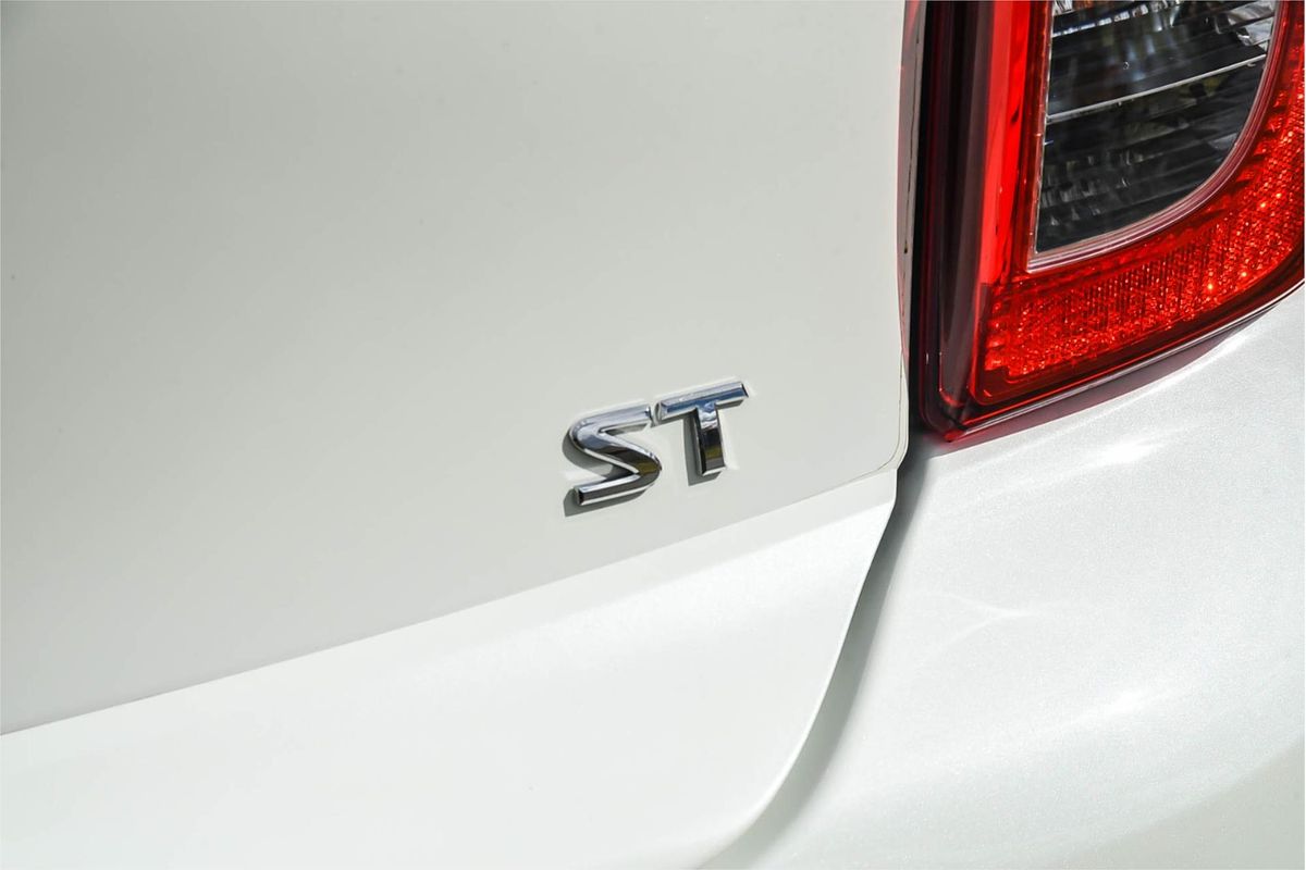 2015 Nissan Micra ST K13