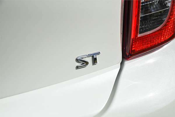 2015 Nissan Micra ST K13