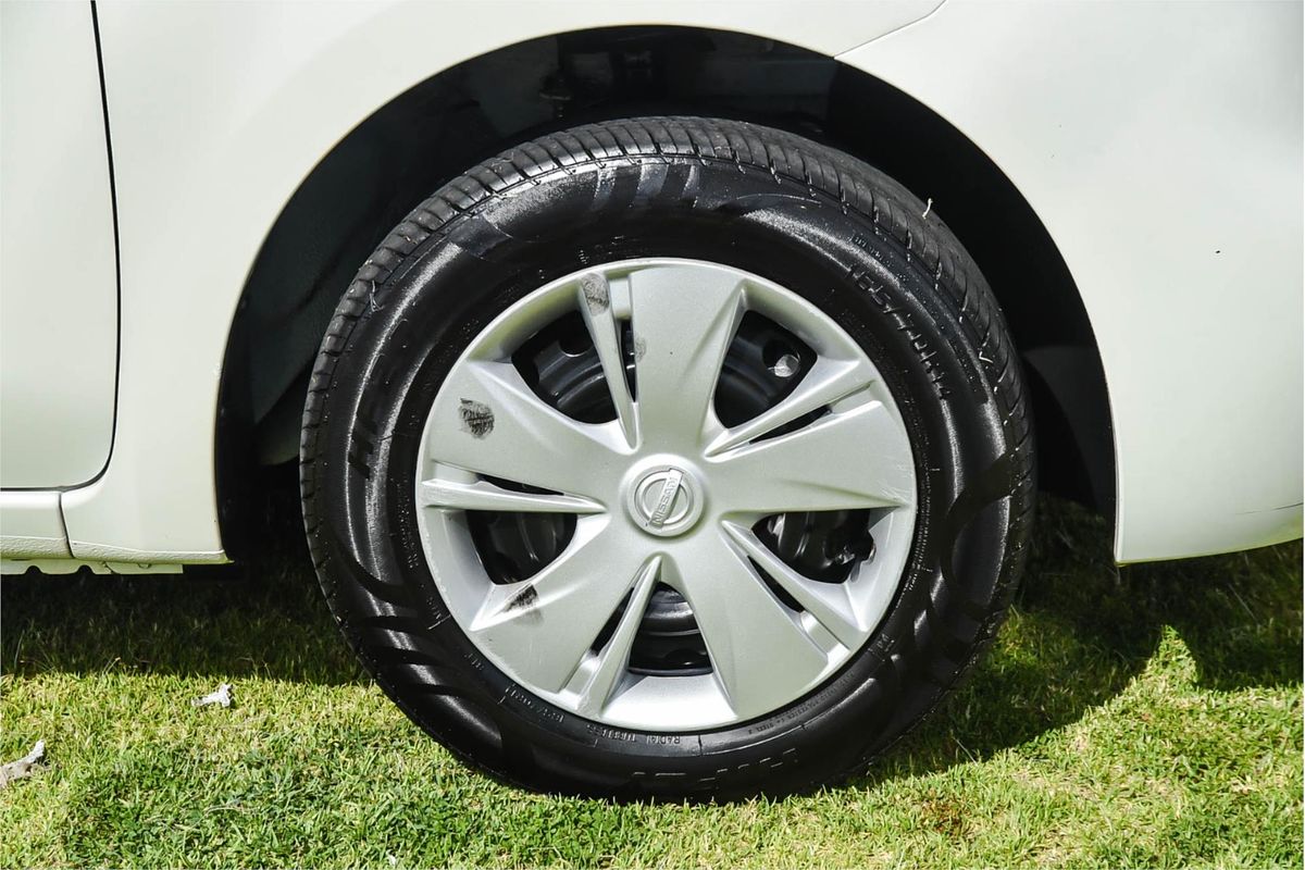 2015 Nissan Micra ST K13