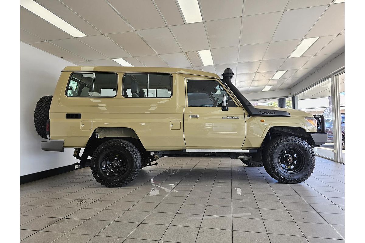 2021 Toyota Landcruiser GXL Troopcarrier VDJ78R