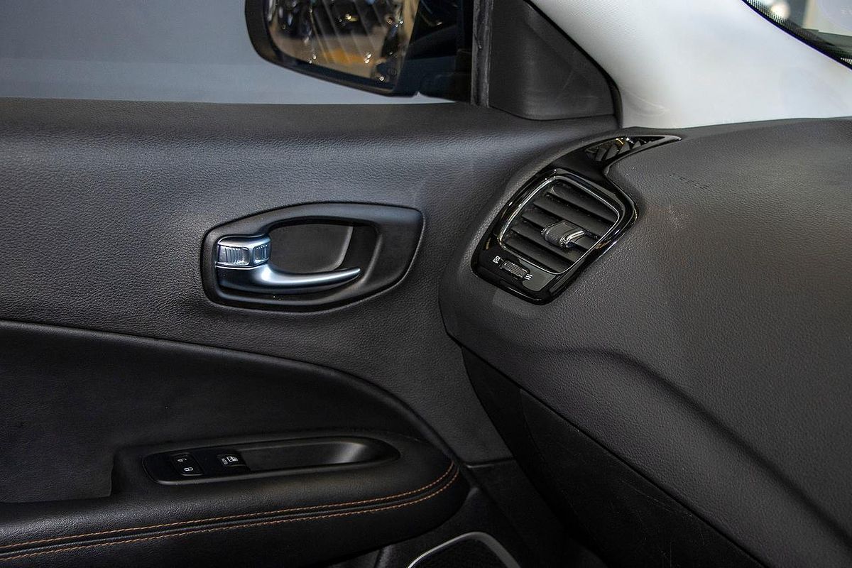 2018 Jeep Compass Limited M6