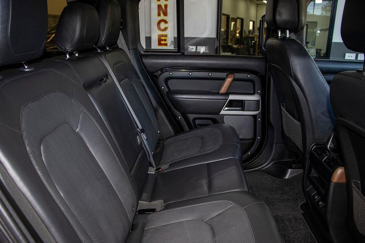 2022 Land Rover Defender 110 D300 SE L663