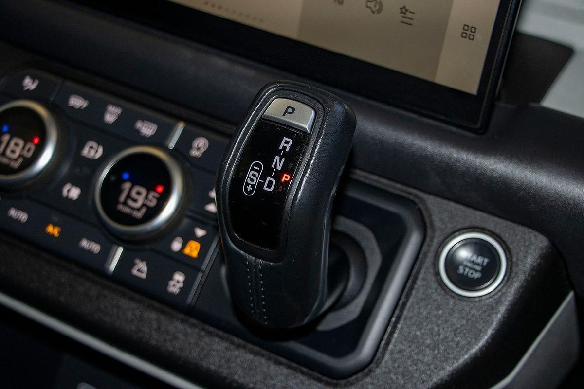 2022 Land Rover Defender 110 D300 SE L663