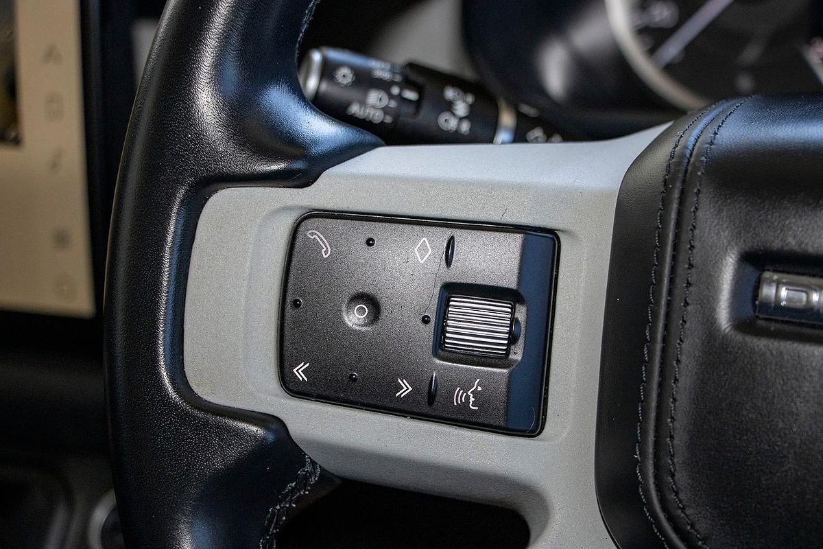 2022 Land Rover Defender 110 D300 SE L663