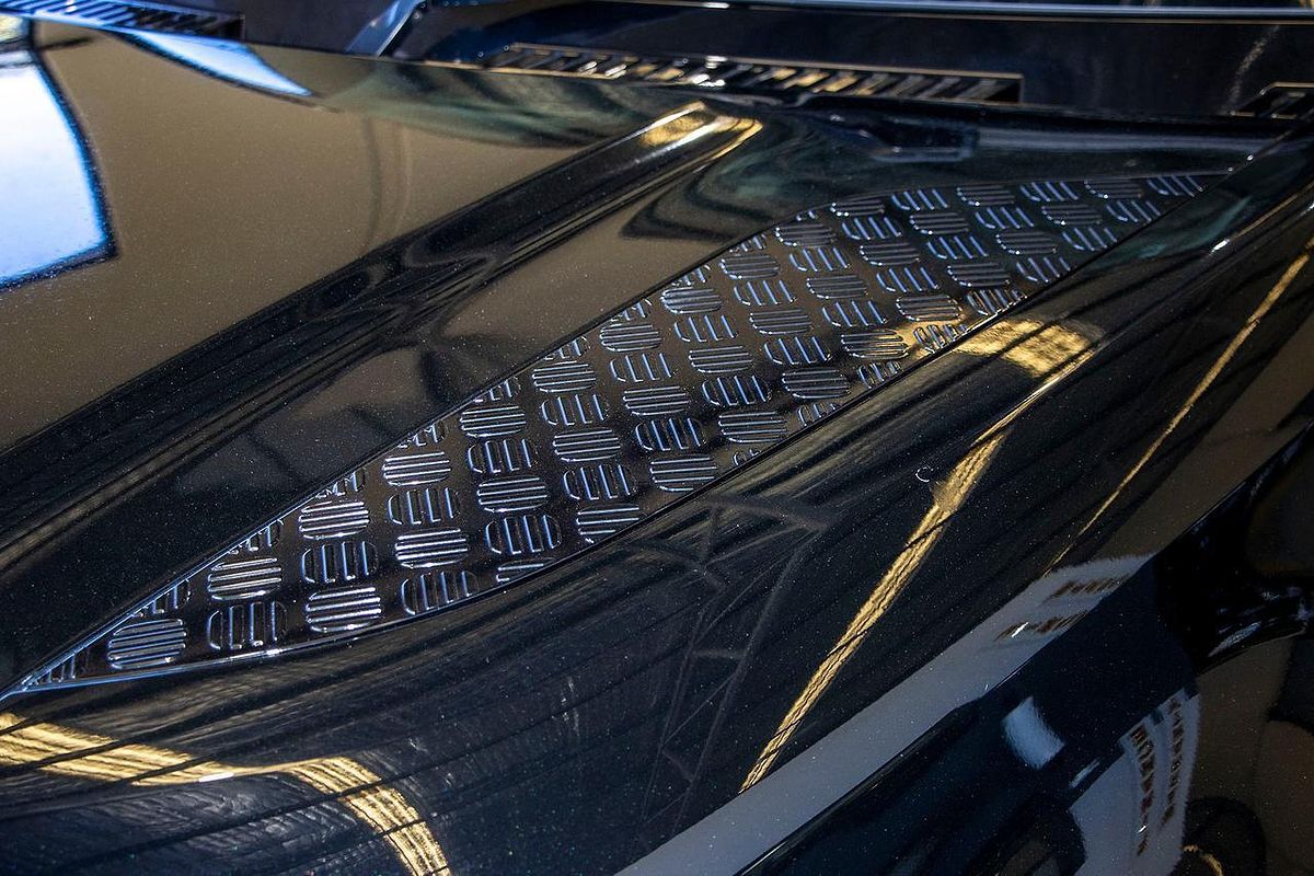 2022 Land Rover Defender 110 D300 SE L663