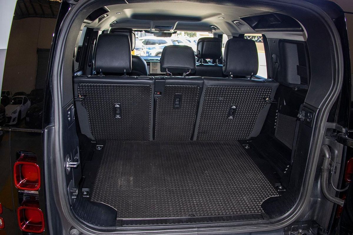 2022 Land Rover Defender 110 D300 SE L663