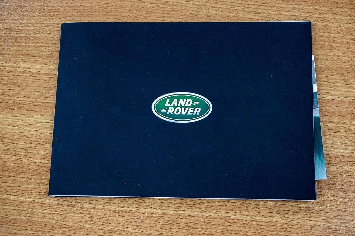 2022 Land Rover Defender 110 D300 SE L663