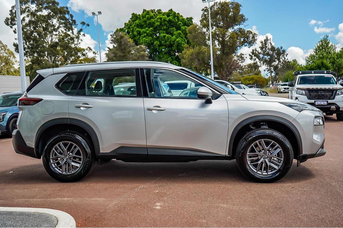 2025 Nissan X-TRAIL ST T33