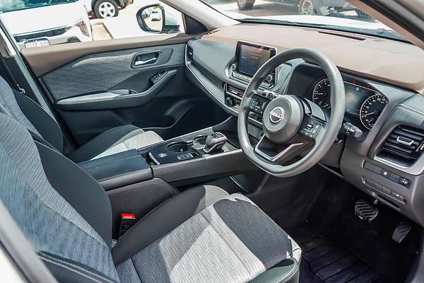 2025 Nissan X-TRAIL ST T33