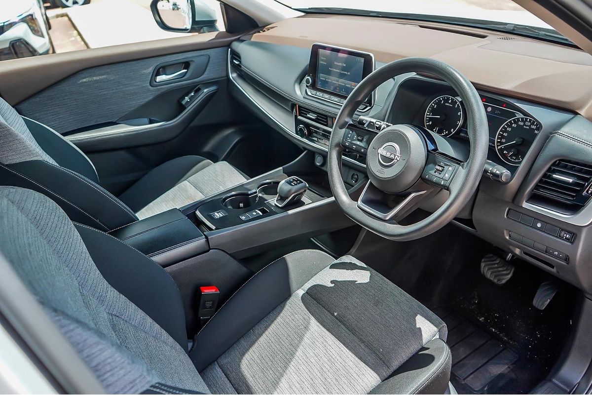 2025 Nissan X-TRAIL ST T33