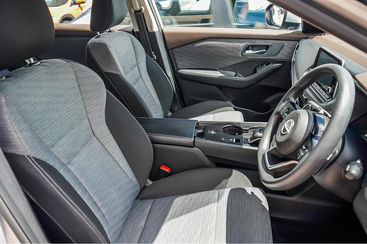 2025 Nissan X-TRAIL ST T33