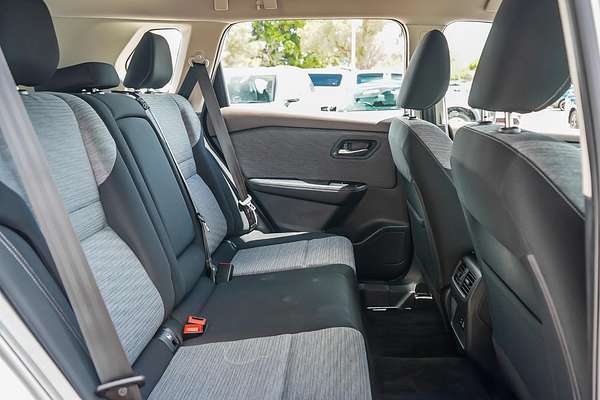 2025 Nissan X-TRAIL ST T33