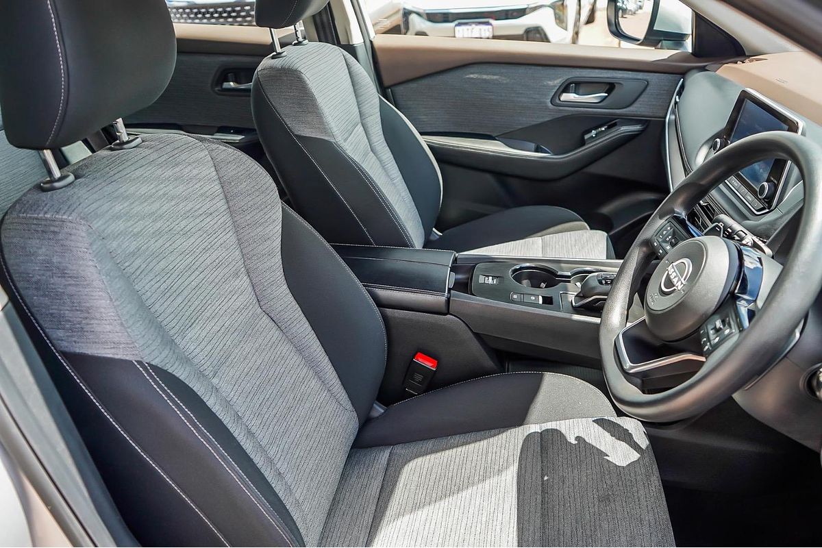 2025 Nissan X-TRAIL ST T33