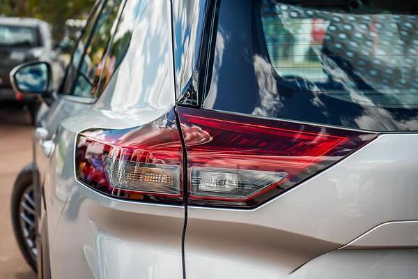 2025 Nissan X-TRAIL ST T33