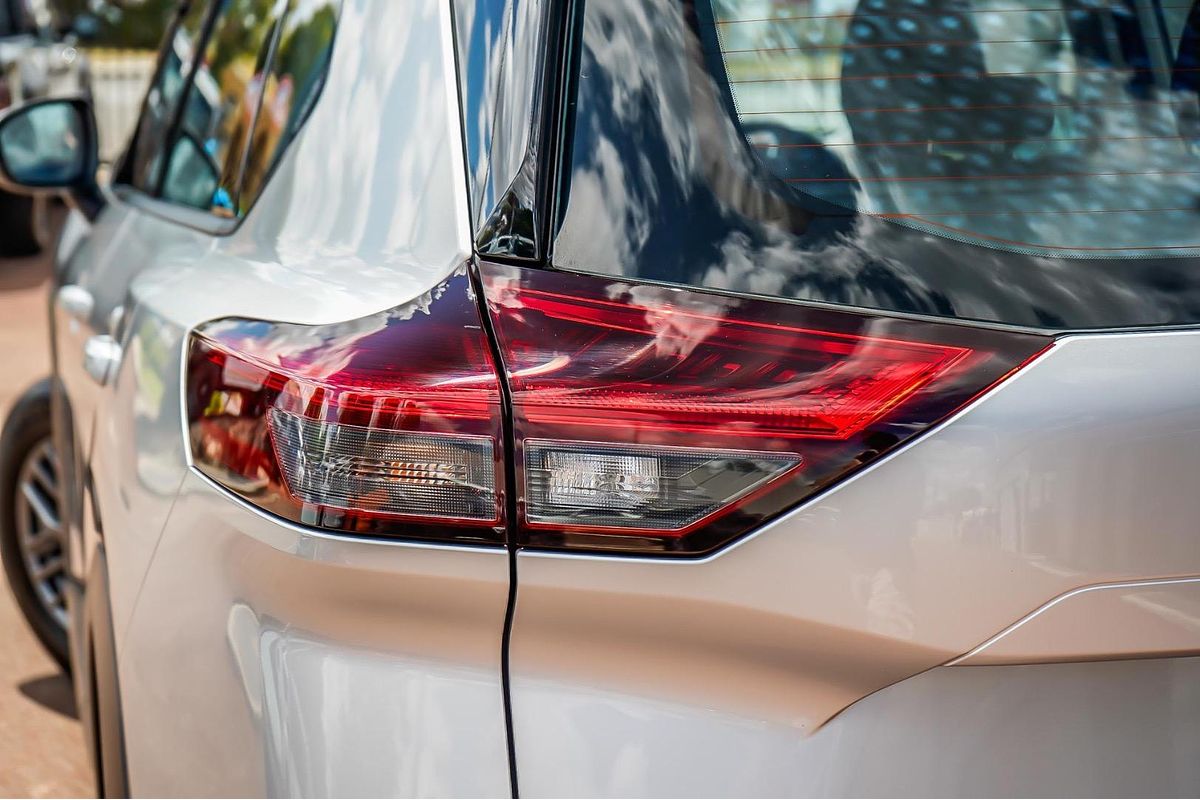 2025 Nissan X-TRAIL ST T33