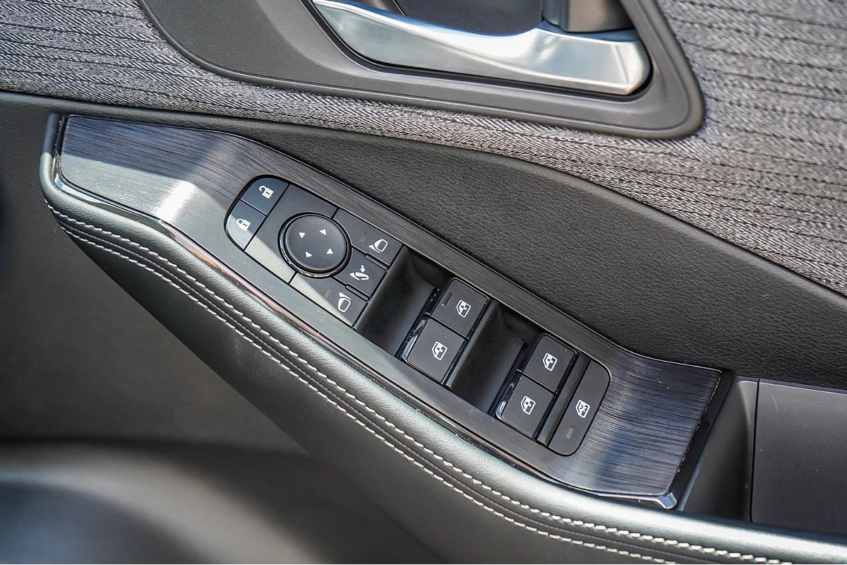 2025 Nissan X-TRAIL ST T33