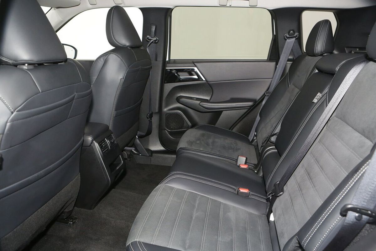2024 Mitsubishi Outlander ES ZM