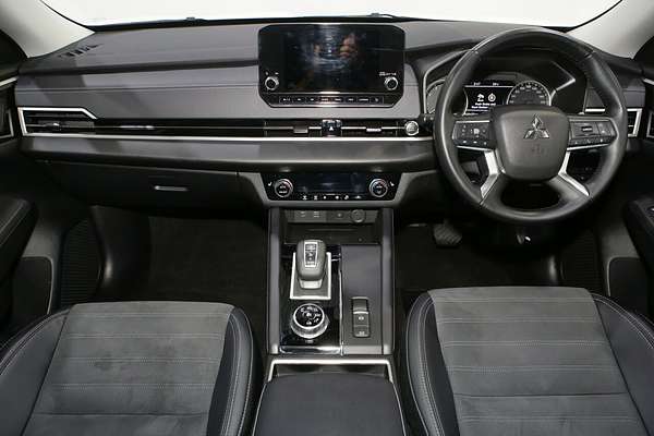 2024 Mitsubishi Outlander ES ZM