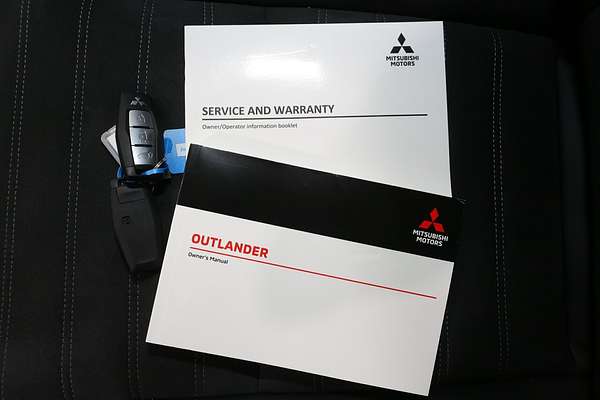 2024 Mitsubishi Outlander ES ZM