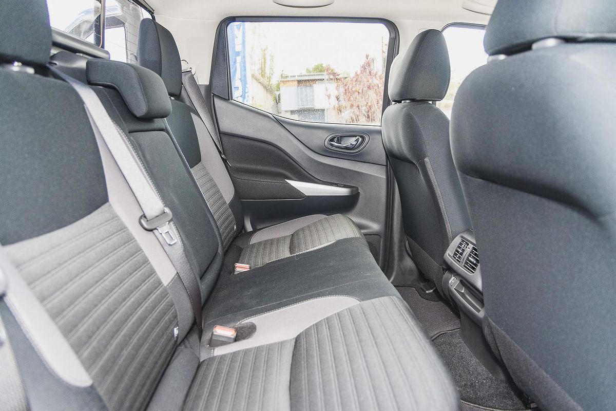 2025 Nissan Navara ST D23 4X4