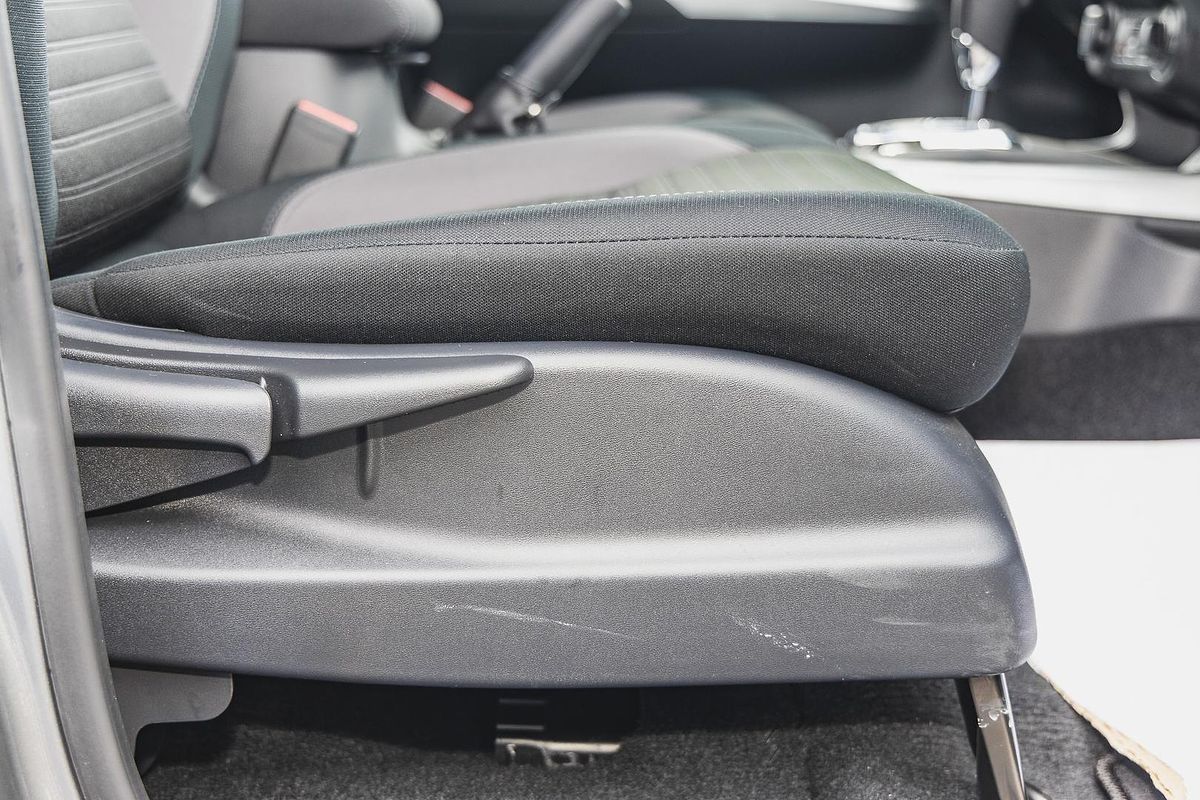 2025 Nissan Navara ST D23 4X4