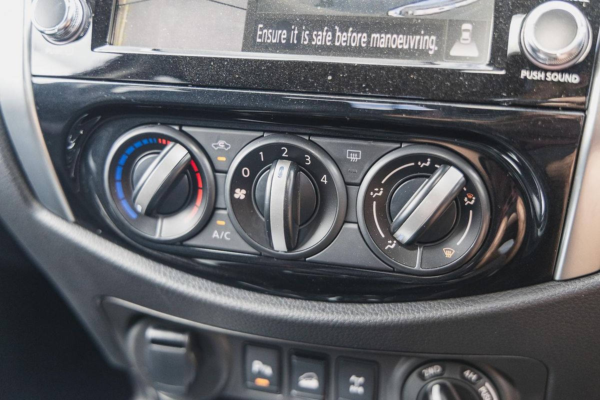 2025 Nissan Navara ST D23 4X4