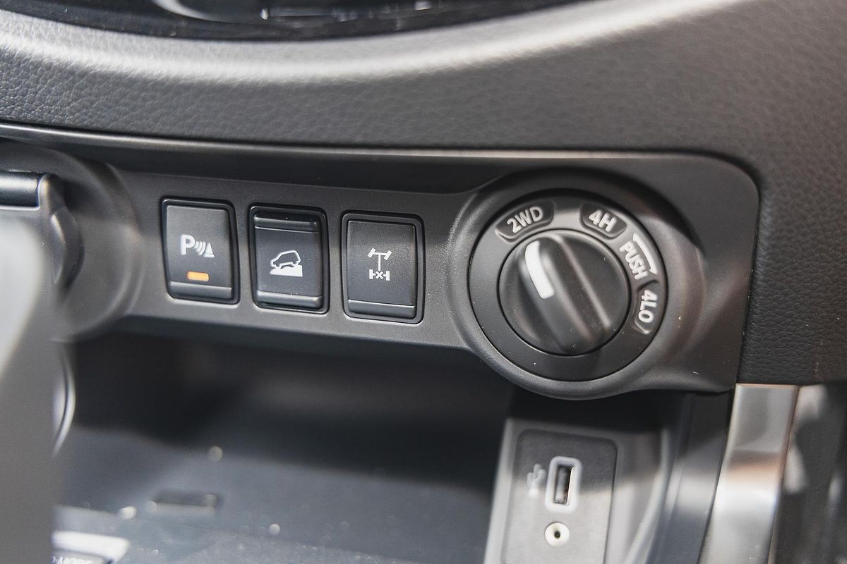 2025 Nissan Navara ST D23 4X4