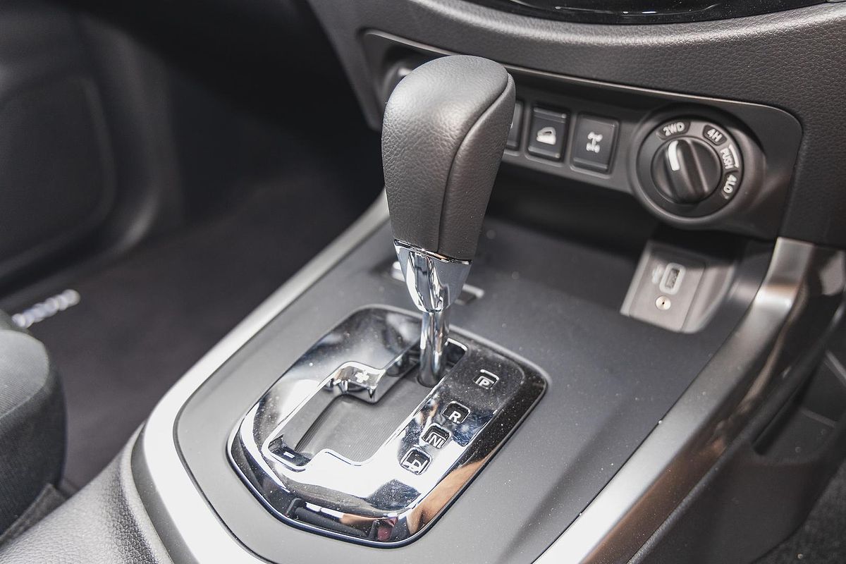 2025 Nissan Navara ST D23 4X4