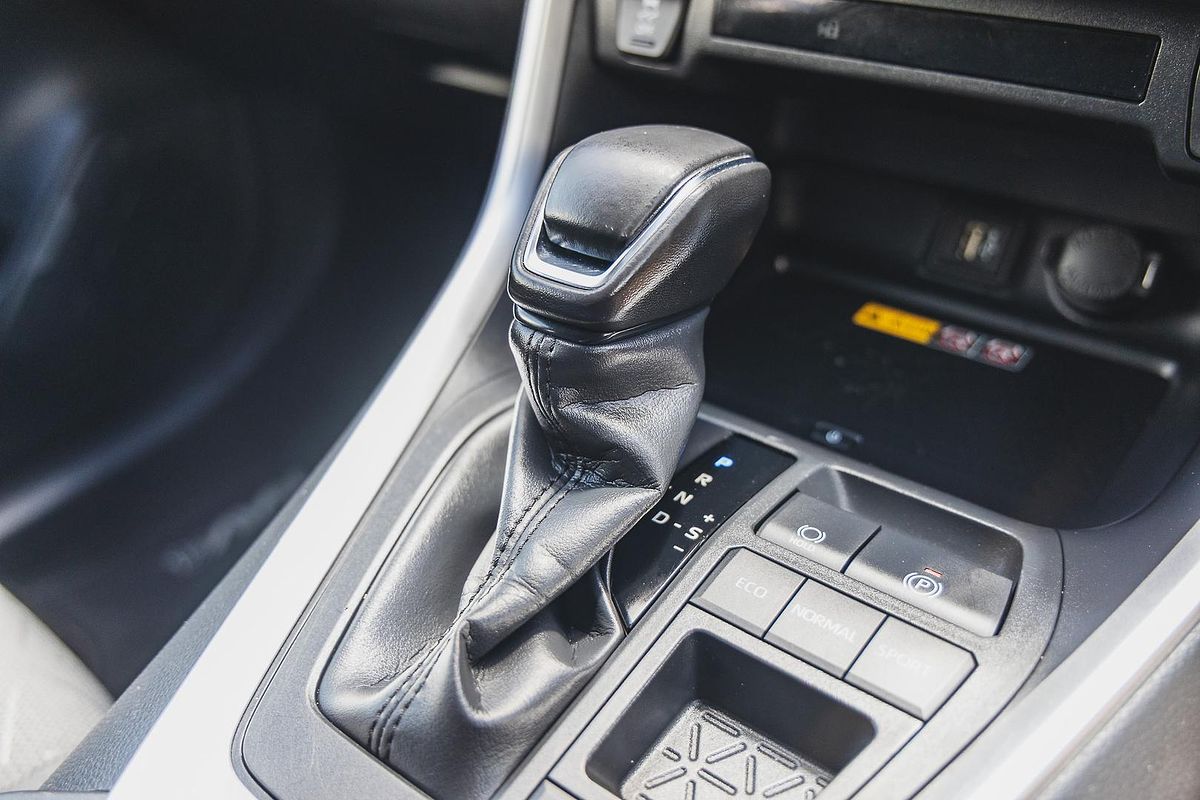 2024 Toyota RAV4 GXL AXAH54R
