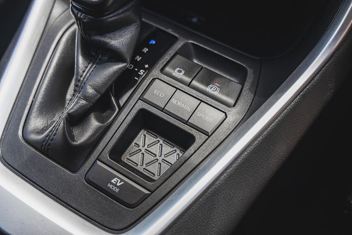 2024 Toyota RAV4 GXL AXAH54R