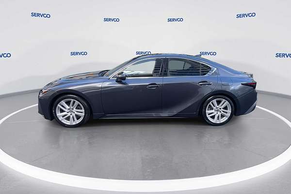 2022 Lexus IS