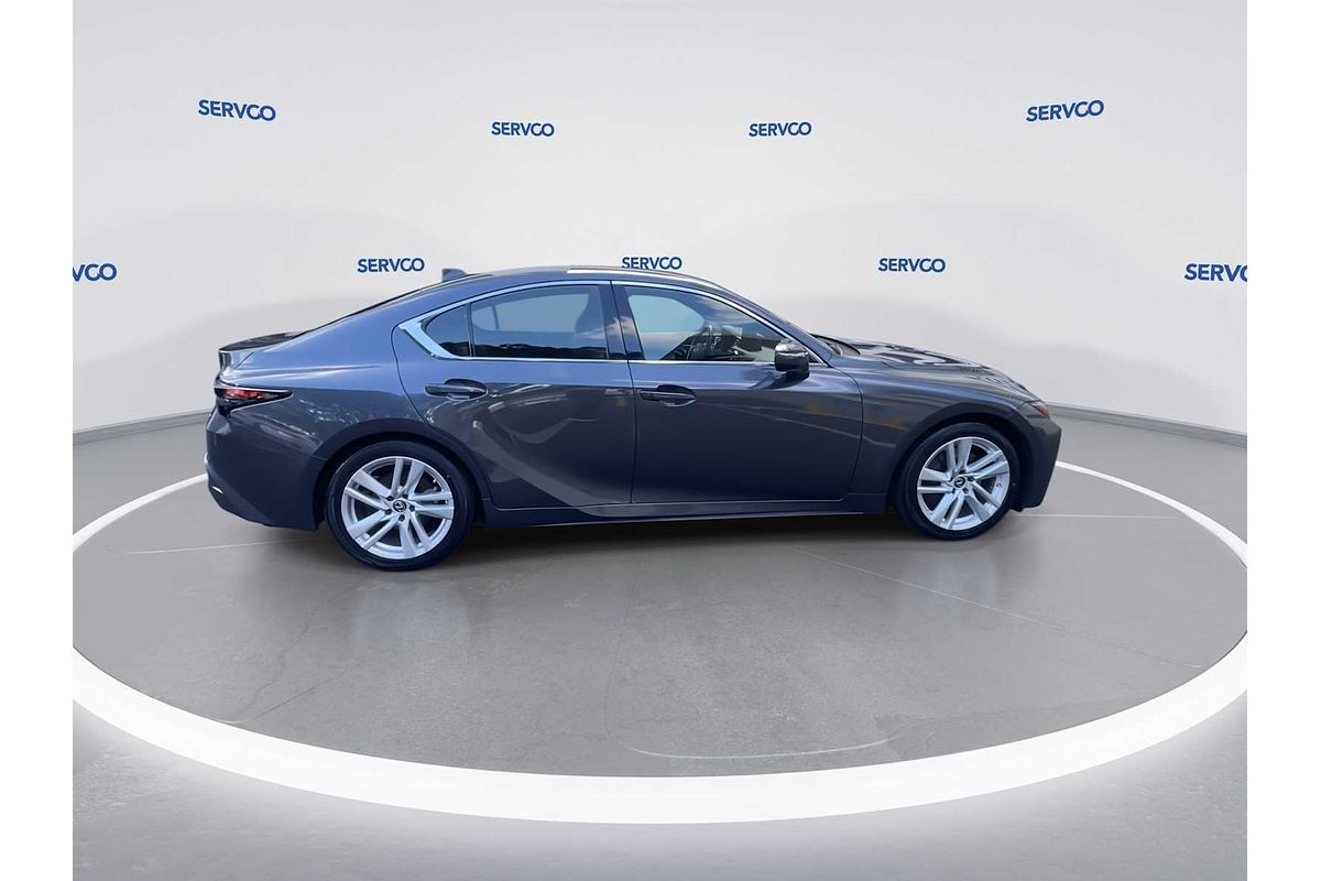 2022 Lexus IS