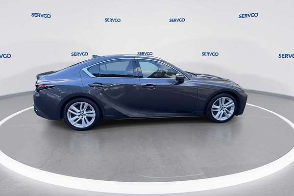 2022 Lexus IS