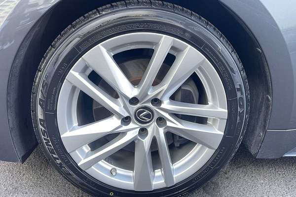 2022 Lexus IS