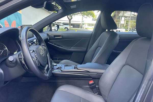 2022 Lexus IS
