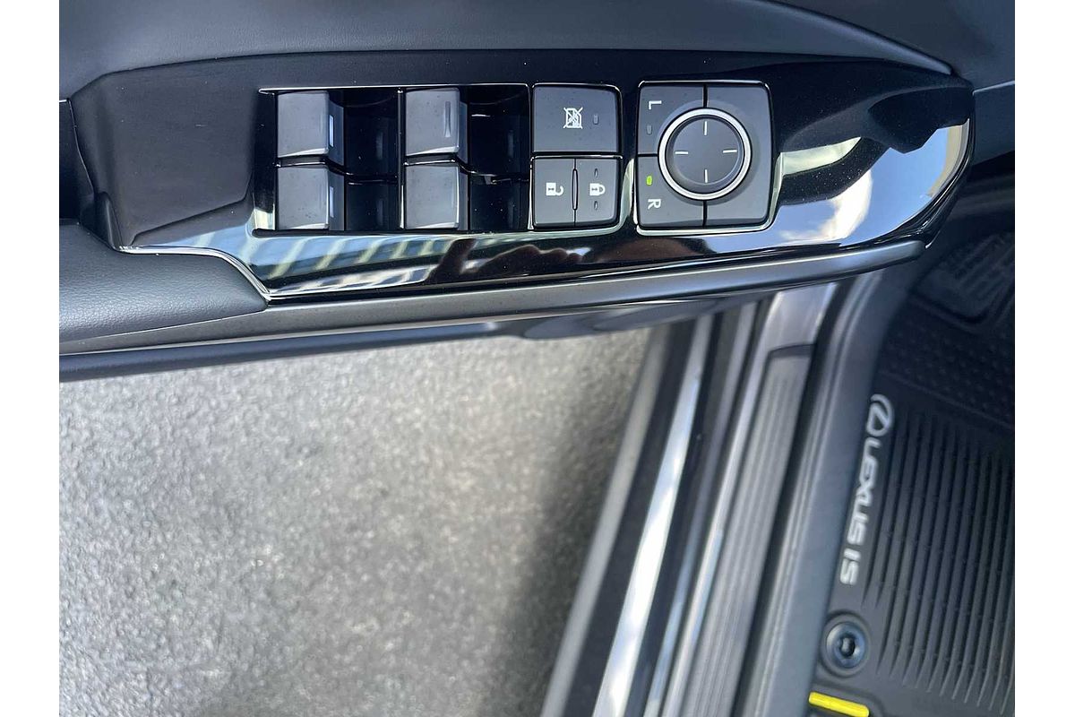 2022 Lexus IS