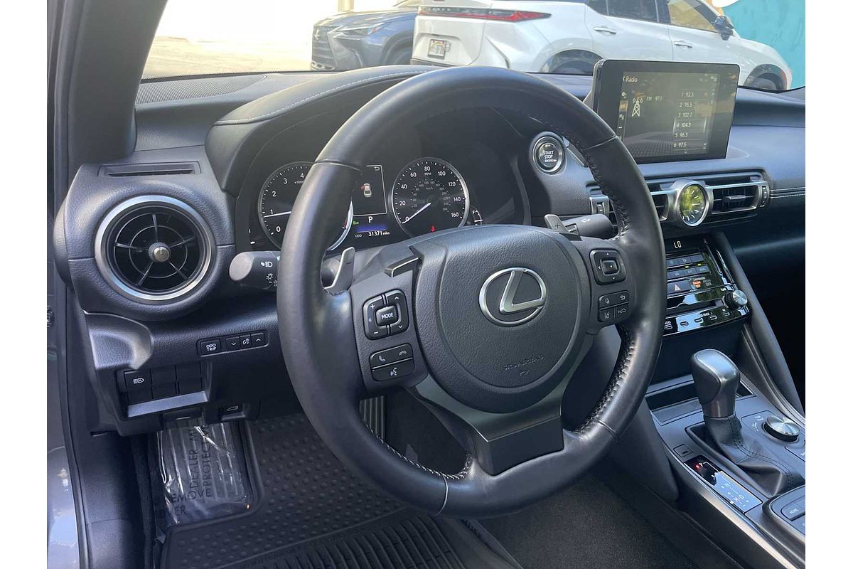 2022 Lexus IS