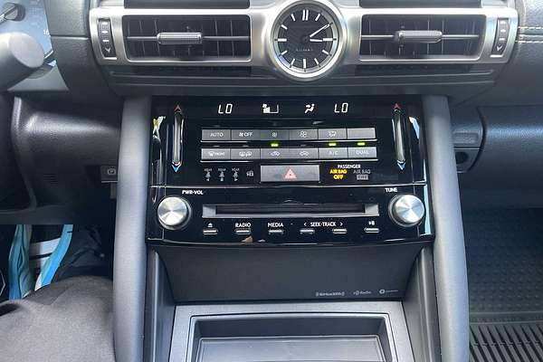 2022 Lexus IS