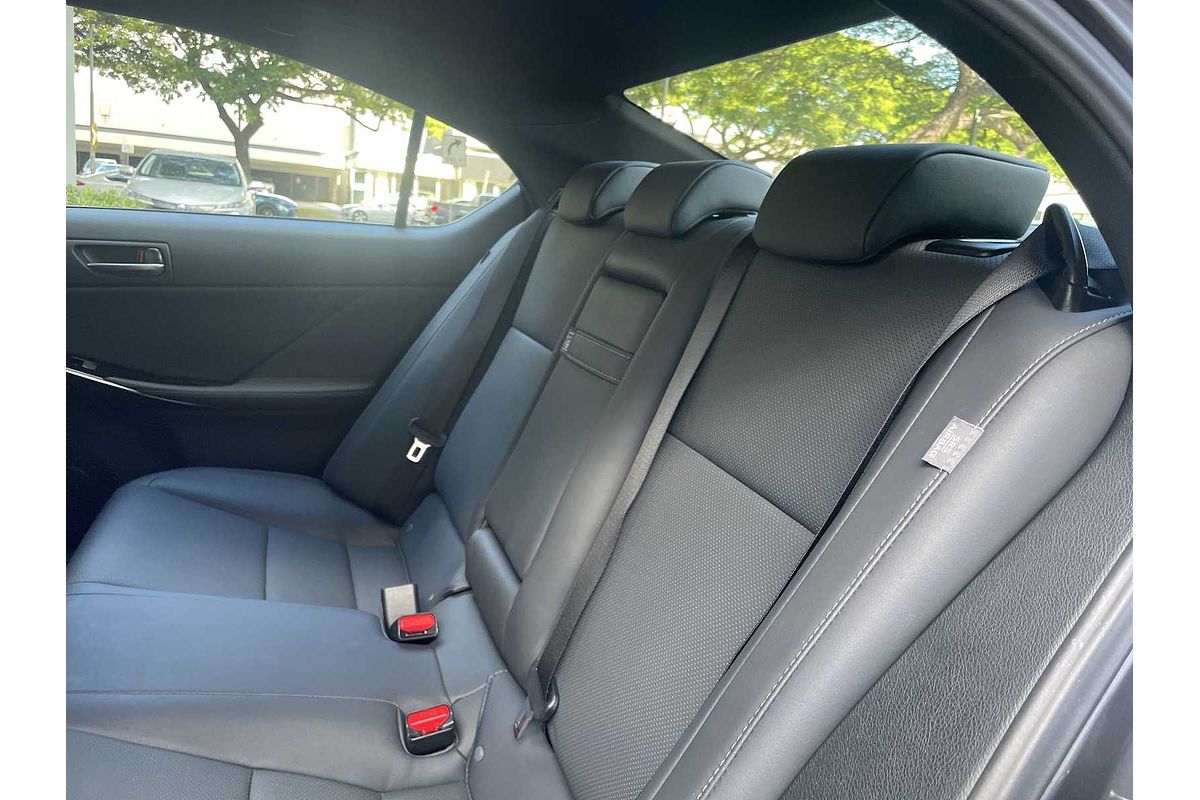2022 Lexus IS