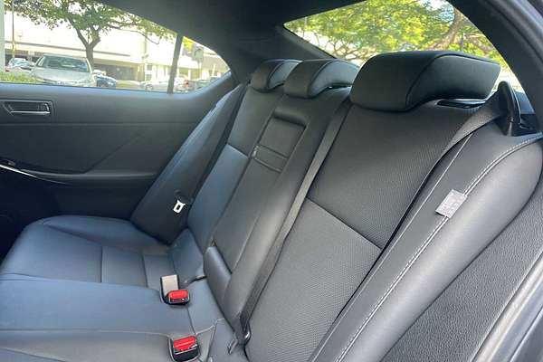 2022 Lexus IS
