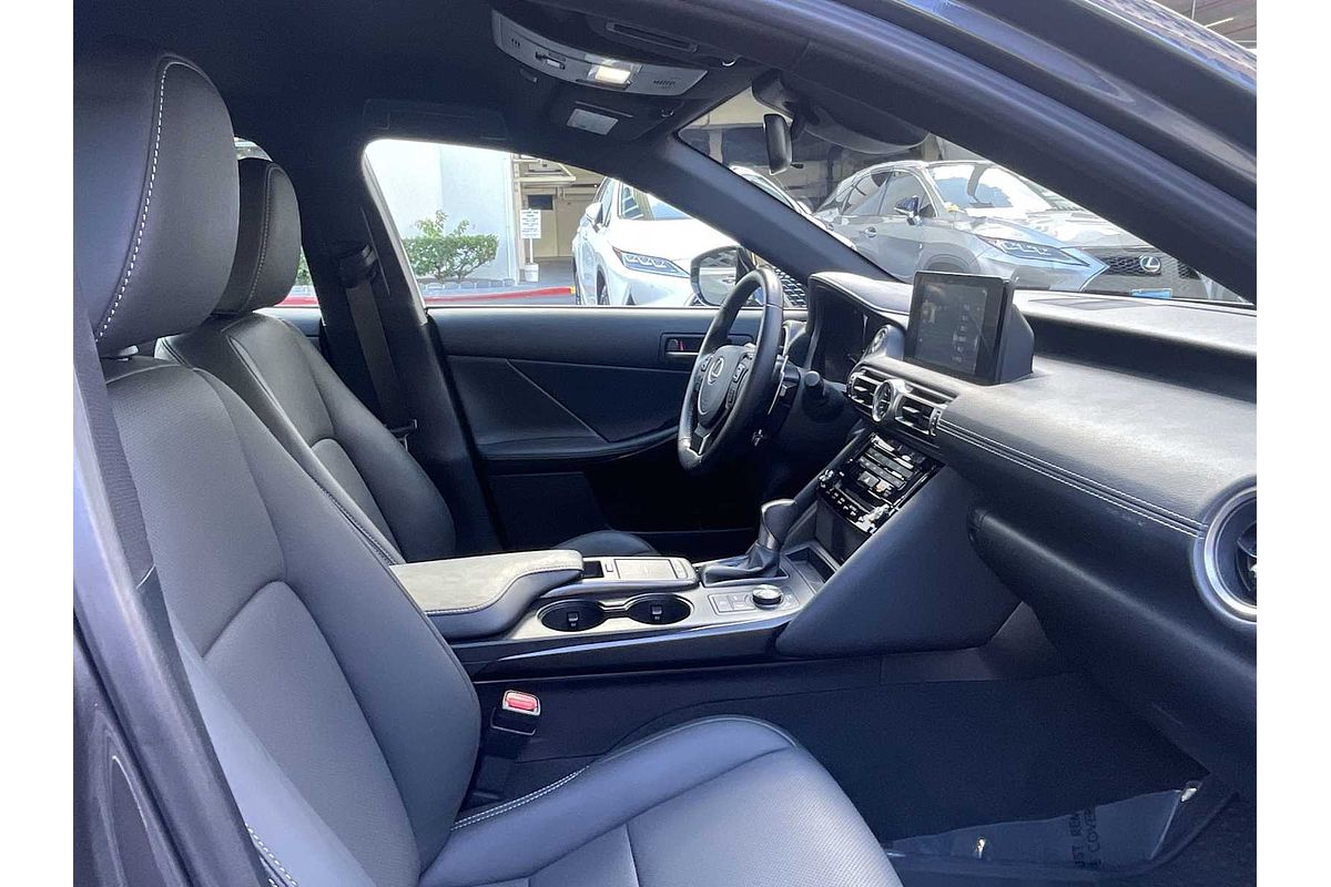 2022 Lexus IS